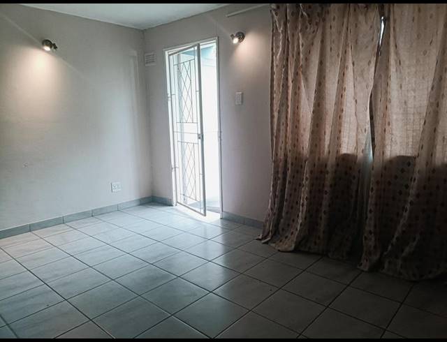 2 BEDROOM TOWNHOUSE FOR SALE IN ASHLEY